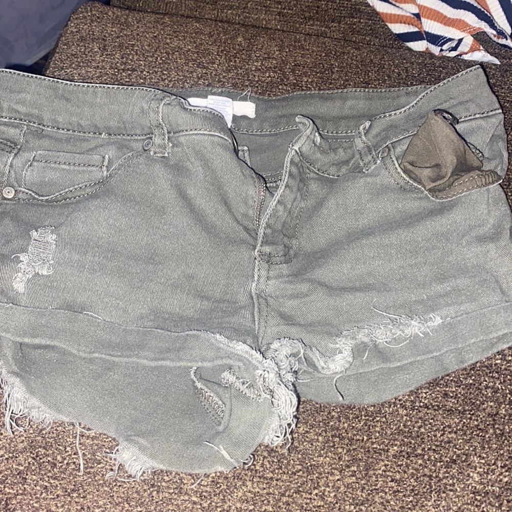 short shorts idk the size all ik is they fit like a small and it says petite